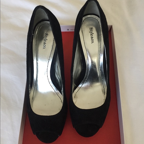 STUNNING!!! NWOT Black Peep Toe Heels size 7 - Picture 4 of 6